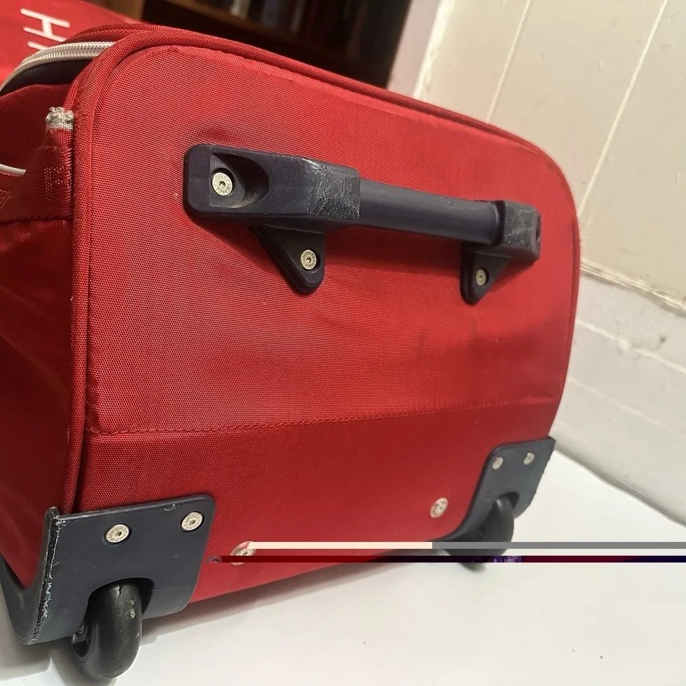 Tommy Hilfiger Rolling Swivel Suitcase 25